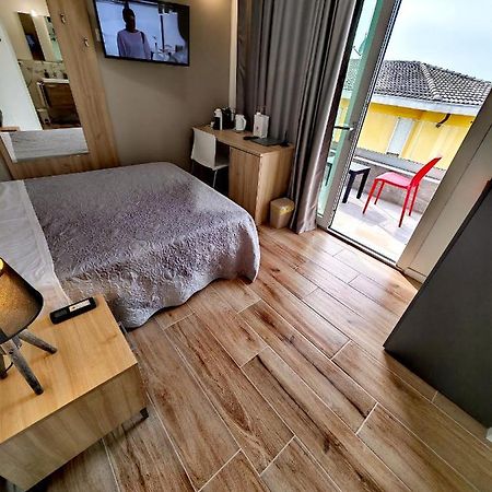Residenza Delizia Camere & Appartamenti "Residenze Del Cuore" Βερόνα Εξωτερικό φωτογραφία