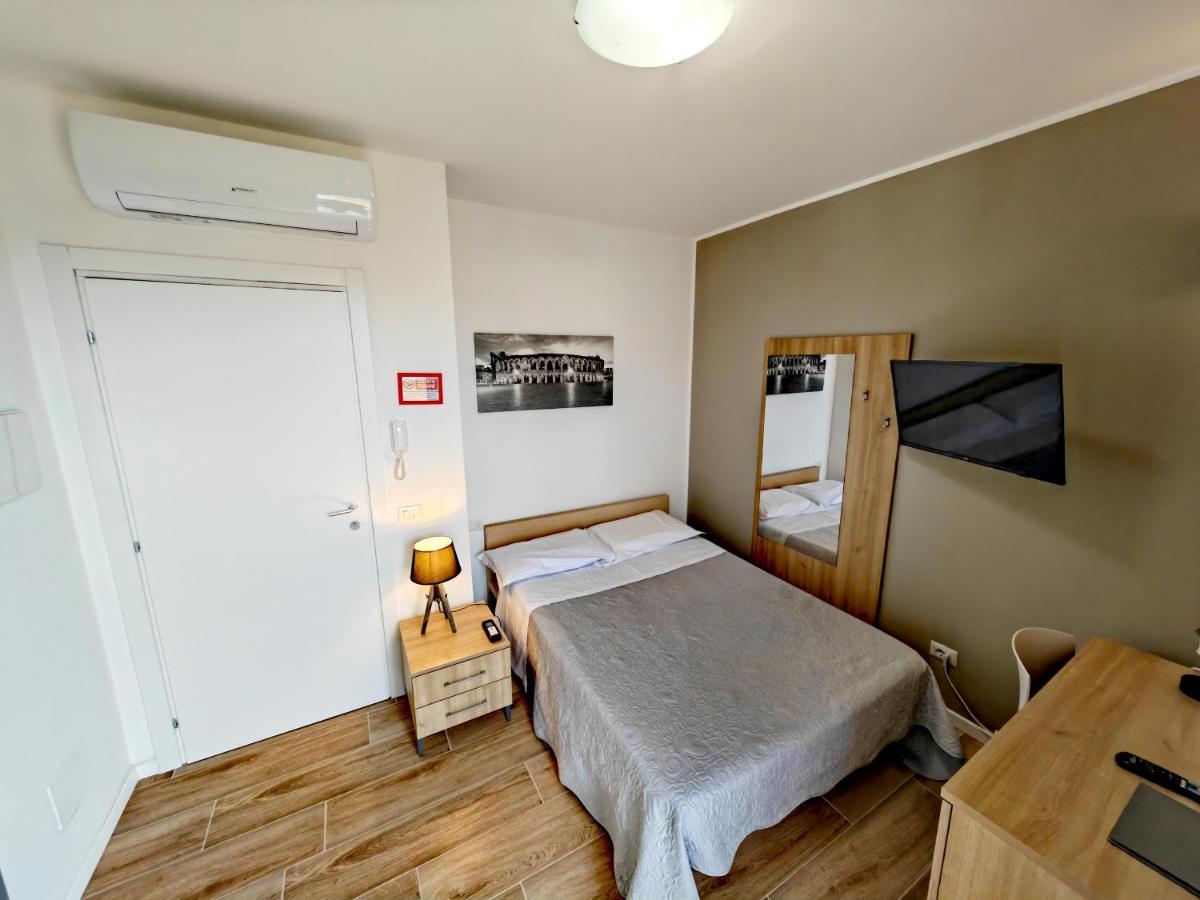 Residenza Delizia Camere & Appartamenti "Residenze Del Cuore" Βερόνα Εξωτερικό φωτογραφία
