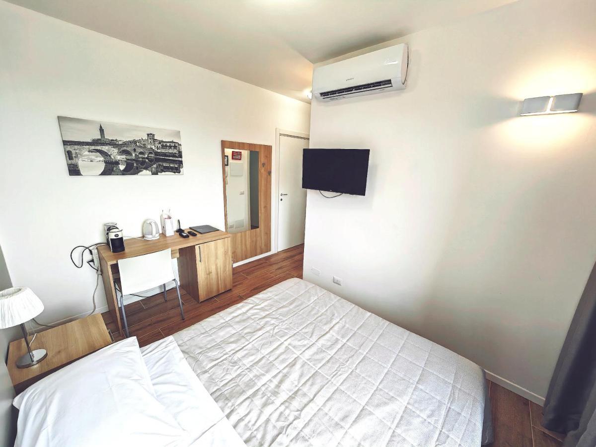 Residenza Delizia Camere & Appartamenti "Residenze Del Cuore" Βερόνα Εξωτερικό φωτογραφία